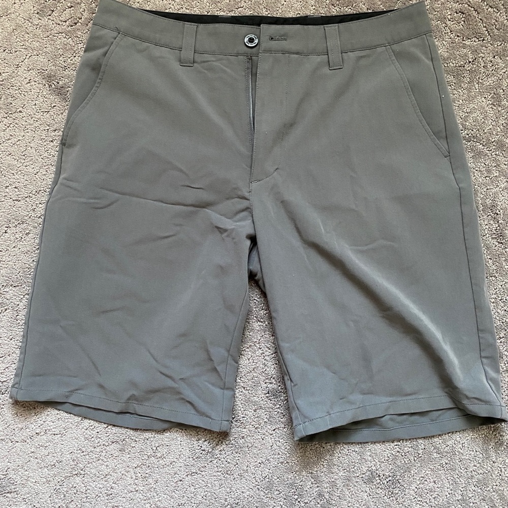 Travis Mathew Gray Men’s Shorts 32